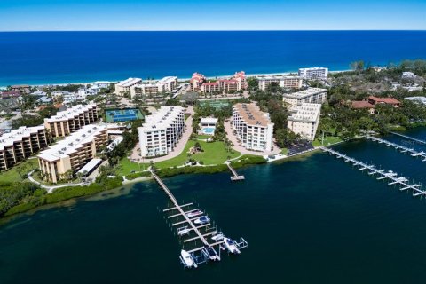 Condo in Sarasota, Florida, 2 bedrooms  № 1786400 - photo 1