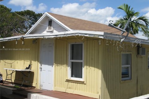 Commercial property in Miami, Florida 249.44 sq.m. № 1863584 - photo 13