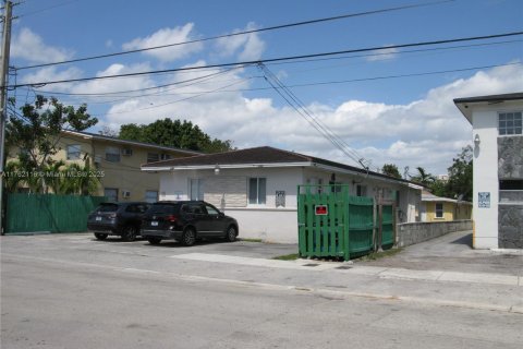 Commercial property in Miami, Florida 249.44 sq.m. № 1863584 - photo 20
