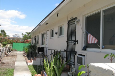 Commercial property in Miami, Florida 249.44 sq.m. № 1863584 - photo 3
