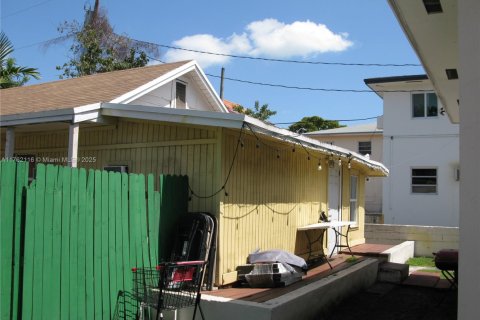 Commercial property in Miami, Florida 249.44 sq.m. № 1863584 - photo 15