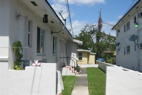 Commercial property in Miami, Florida 249.44 sq.m. № 1863584 - photo 5
