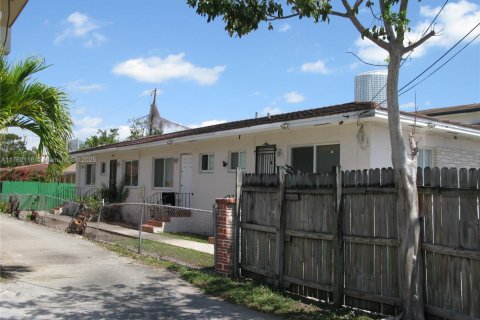 Commercial property in Miami, Florida 249.44 sq.m. № 1863584 - photo 17