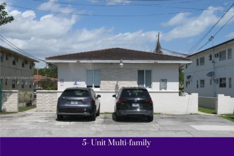 Commercial property in Miami, Florida 249.44 sq.m. № 1863584 - photo 1
