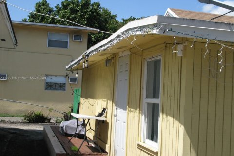 Commercial property in Miami, Florida 249.44 sq.m. № 1863584 - photo 14