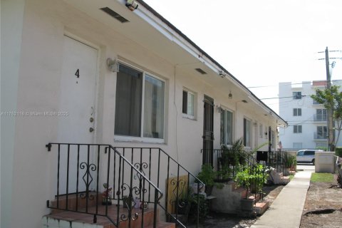 Commercial property in Miami, Florida 249.44 sq.m. № 1863584 - photo 4