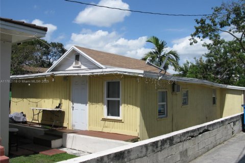 Commercial property in Miami, Florida 249.44 sq.m. № 1863584 - photo 12