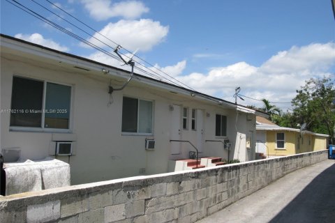 Commercial property in Miami, Florida 249.44 sq.m. № 1863584 - photo 10