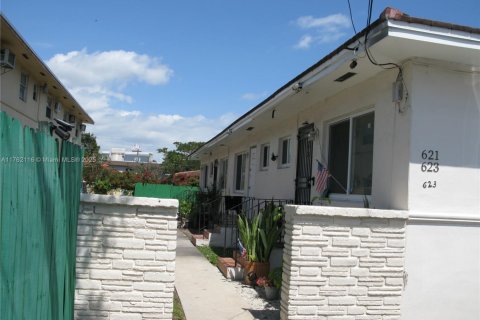 Commercial property in Miami, Florida 249.44 sq.m. № 1863584 - photo 2