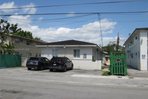 Commercial property in Miami, Florida 249.44 sq.m. № 1863584 - photo 19