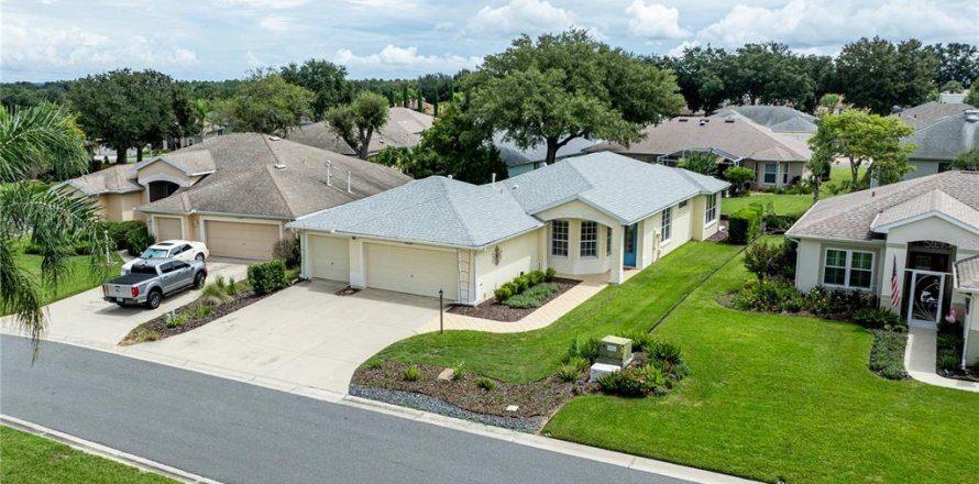 Villa ou maison à Tavares, Floride 3 chambres, 159.7 m2 № 2351799
