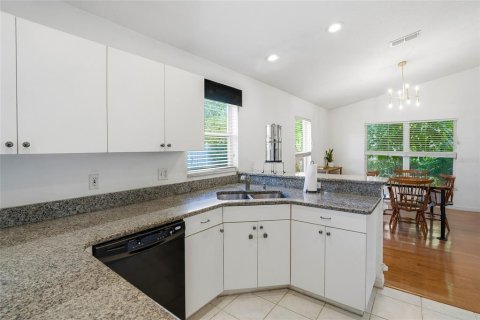 Villa ou maison à vendre à Wesley Chapel, Floride: 2 chambres, 164.72 m2 № 2142115 - photo 15