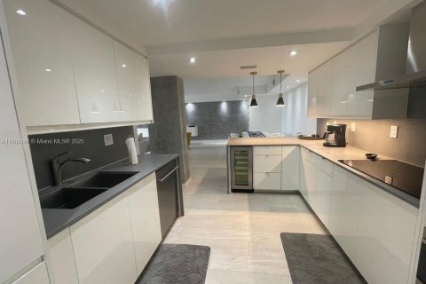 Condo in Key Biscayne, Florida, 2 bedrooms  № 1691176 - photo 6
