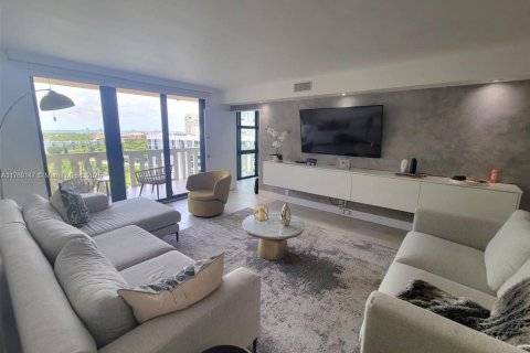 Condo in Key Biscayne, Florida, 2 bedrooms  № 1691176 - photo 1