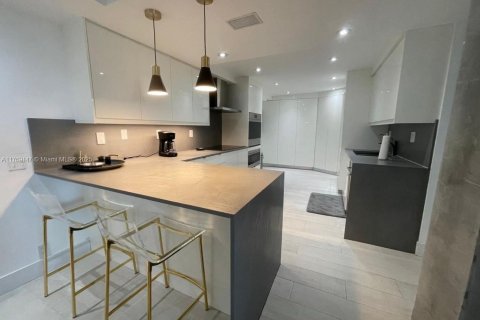 Condo in Key Biscayne, Florida, 2 bedrooms  № 1691176 - photo 5