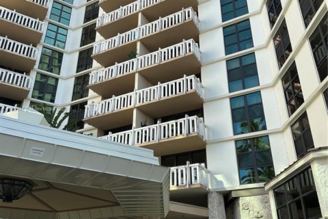 Condo in Key Biscayne, Florida, 2 bedrooms  № 1691176 - photo 23