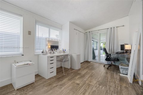 House in Cutler Bay, Florida 3 bedrooms, 114.64 sq.m. № 1830288 - photo 15