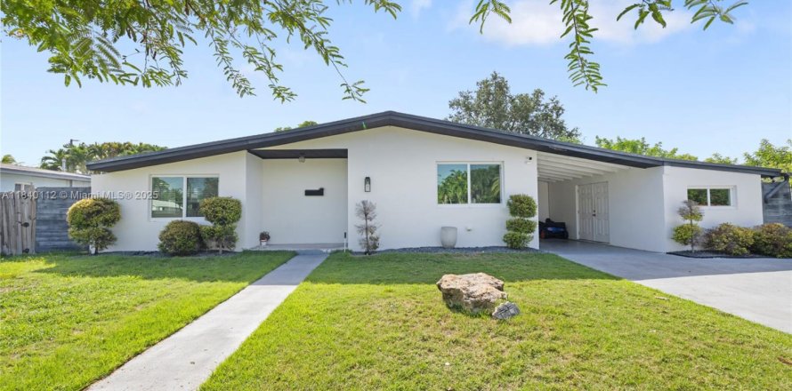 House in Cutler Bay, Florida 3 bedrooms, 114.64 sq.m. № 1830288