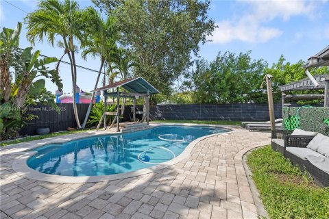 House in Cutler Bay, Florida 3 bedrooms, 114.64 sq.m. № 1830288 - photo 2