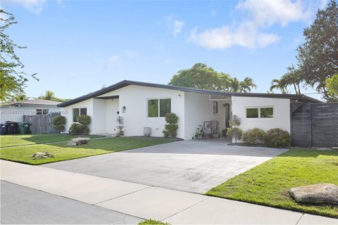 House in Cutler Bay, Florida 3 bedrooms, 114.64 sq.m. № 1830288 - photo 13