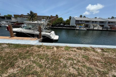 Condo in North Miami Beach, Florida, 2 bedrooms  № 1934558 - photo 15