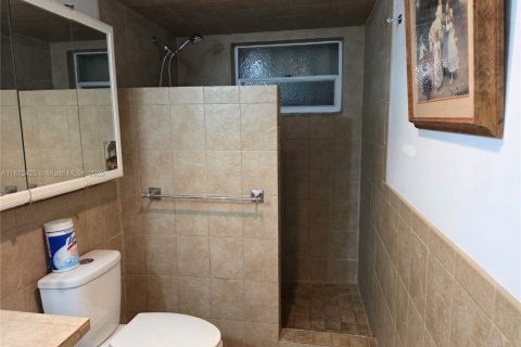 Condo in North Miami Beach, Florida, 2 bedrooms  № 1934558 - photo 10