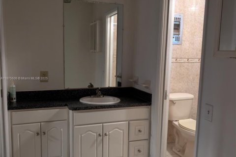 Casa en venta en Lauderdale Lakes, Florida, 2 dormitorios № 1981367 - foto 11