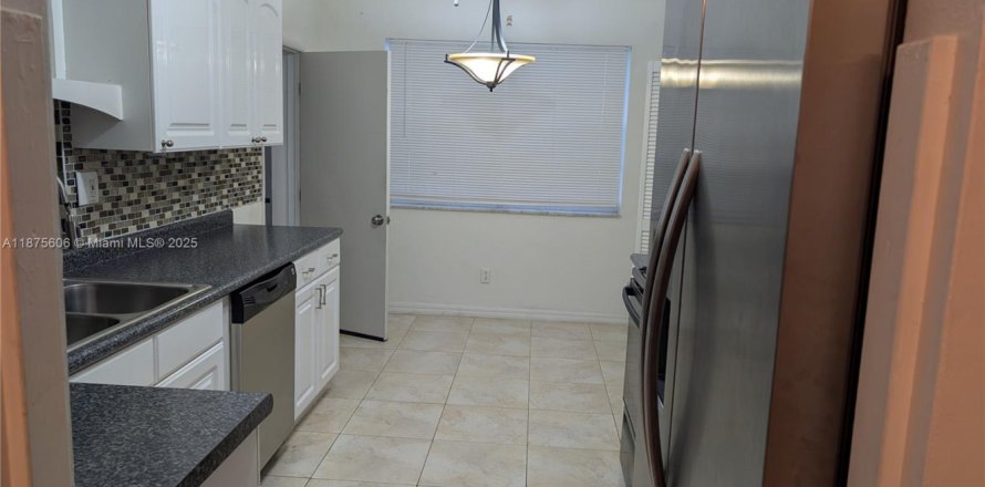 Casa en Lauderdale Lakes, Florida 2 dormitorios № 1981367