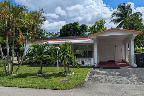 Casa en venta en Lauderdale Lakes, Florida, 2 dormitorios № 1981367 - foto 2