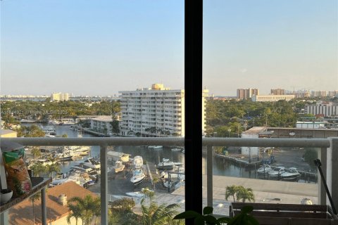 Condo in North Miami, Florida, 2 bedrooms  № 1841291 - photo 2