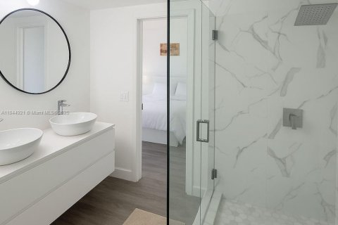 Condo in North Miami, Florida, 2 bedrooms  № 1841291 - photo 12