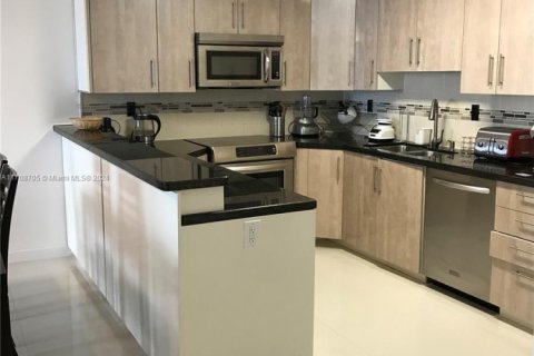 Copropriété à louer à Sunny Isles Beach, Floride: 2 chambres, 141.49 m2 № 1936888 - photo 10