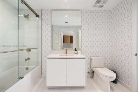 Condominio en alquiler en Miami, Florida, 2 dormitorios, 78.5 m2 № 2084906 - foto 16