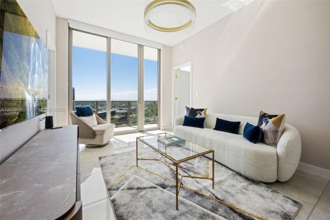 Condominio en alquiler en Miami, Florida, 2 dormitorios, 78.5 m2 № 2084906 - foto 4