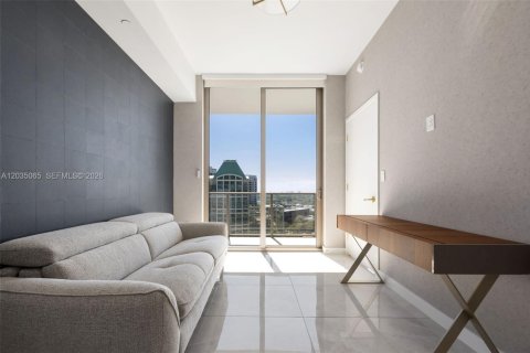 Condominio en alquiler en Miami, Florida, 2 dormitorios, 78.5 m2 № 2084906 - foto 13