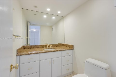 Condo in Fort Lauderdale, Florida, 3 bedrooms  № 2059808 - photo 25