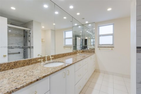 Condo in Fort Lauderdale, Florida, 3 bedrooms  № 2059808 - photo 18