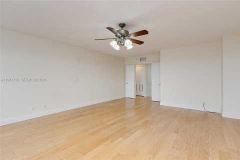 Condo in Fort Lauderdale, Florida, 3 bedrooms  № 2059808 - photo 28