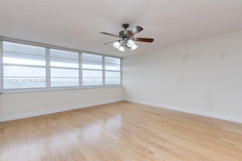 Condo in Fort Lauderdale, Florida, 3 bedrooms  № 2059808 - photo 27