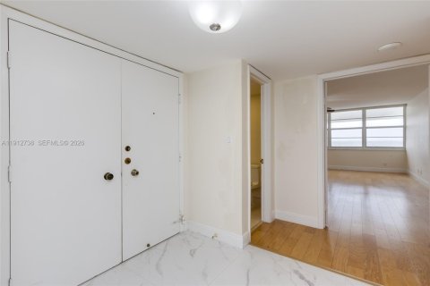 Condo in Fort Lauderdale, Florida, 3 bedrooms  № 2059808 - photo 24