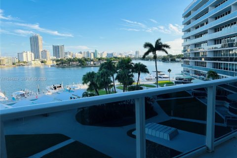 Снять в аренду кондоминиум в Майами-Бич, Флорида 2 спальни, 98.94м2, № 2001132 - фото 20