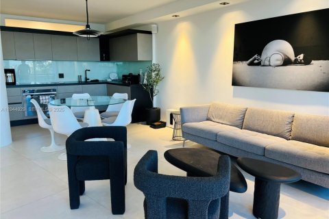 Снять в аренду кондоминиум в Майами-Бич, Флорида 2 спальни, 98.94м2, № 2001132 - фото 2