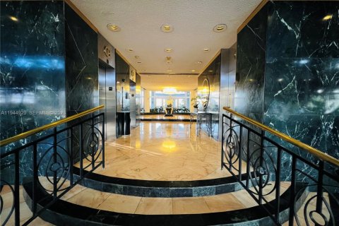 Снять в аренду кондоминиум в Майами-Бич, Флорида 2 спальни, 98.94м2, № 2001132 - фото 23