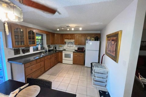 Купить виллу или дом в Холливуд, Флорида 3 спальни, 114.46м2, № 1948623 - фото 9