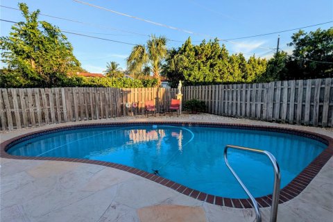 Купить виллу или дом в Холливуд, Флорида 3 спальни, 114.46м2, № 1948623 - фото 14