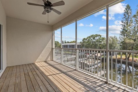 Townhouse in Tarpon Springs, Florida 3 bedrooms, 169.83 sq.m. № 1677655 - photo 11
