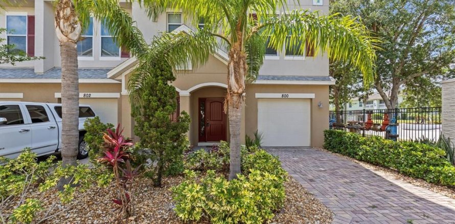 Townhouse in Tarpon Springs, Florida 3 bedrooms, 169.83 sq.m. № 1677655