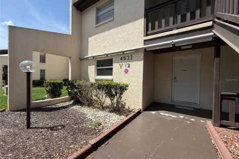 Condo in New Port Richey, Florida, 2 bedrooms № 2091461 - photo 4
