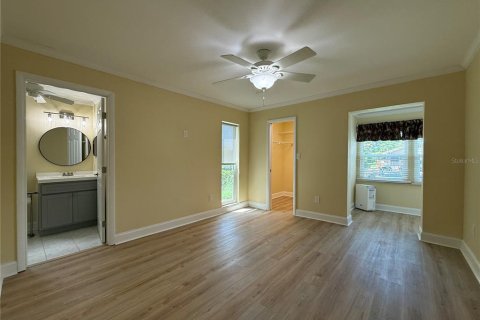 Condo in New Port Richey, Florida, 2 bedrooms № 2091461 - photo 18