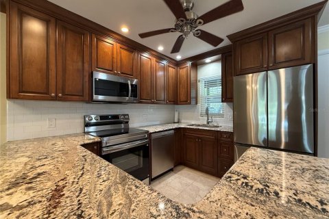 Condo in New Port Richey, Florida, 2 bedrooms № 2091461 - photo 10